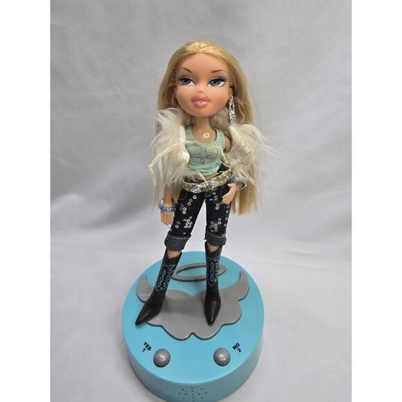 Bratz Other - Bratz Talking Cloe Fashion Doll With Base- Base Issues- Read Description